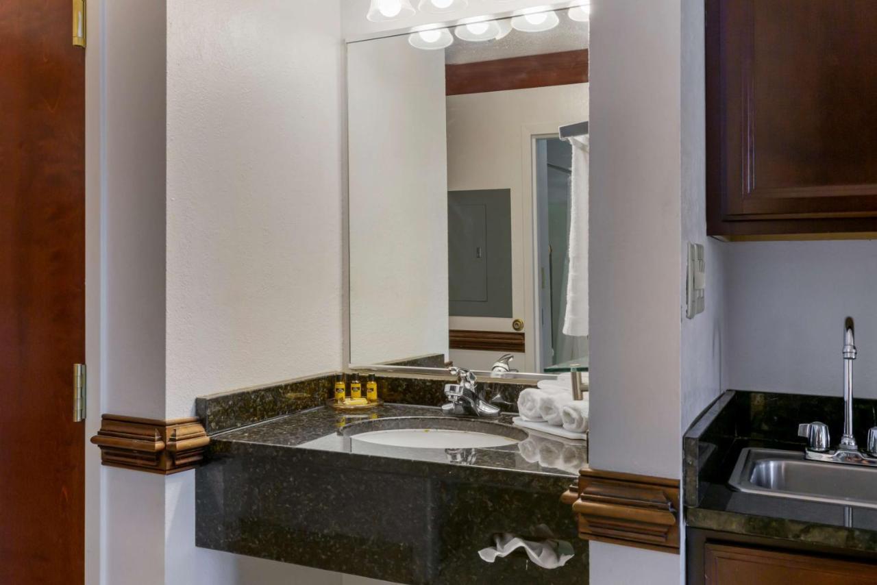 Best Western Plus South Hill Inn Esterno foto